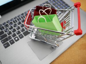 Vom Mausklick bis zur Haustür: Wie die Logistik das Online-Einkaufen revolutioniert.